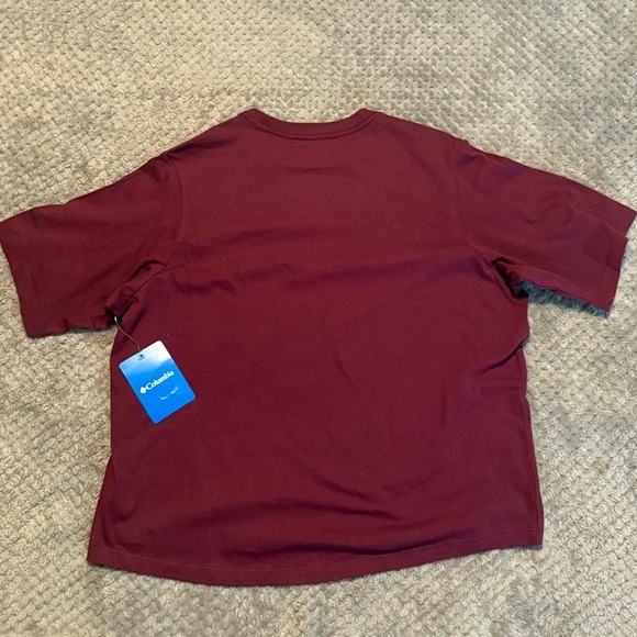 Columbia Women’s Burgundy Short Sleeve Tee Size Medium NWT - Picture 2 of 3